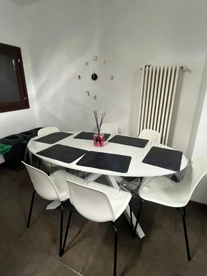 Home Sarenji Trivolzio Luaran gambar